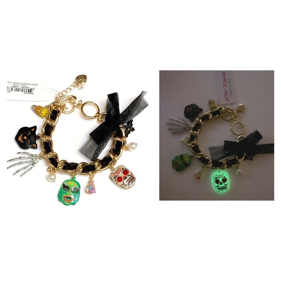 Betsey Johnson Jewelry - NWT Betsey Johnson 💋RICH WITCH Glow In The Dark Gold Tone Ribbon Chain Bracelet